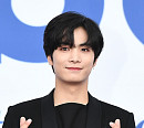[BZ포토] 뉴이스트W JR, 부기의 귀여운 손하트