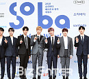 [BZ포토] '2018 SOBA' 워너원, 블루카펫을 지배하는 자