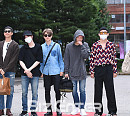 [BZ포토] 방탄소년단, '뮤뱅 출근길을 뒤집어 놓으셨다~'
