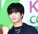 [BZ포토] 뉴이스트W JR, '신인으로 돌아간 인사법'