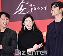 [BZ포토] '손 the guest' 김동욱-정은채-김재욱, '화기애애한 분위기'
