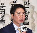 [BZ포토] '명당' 박희곤 감독, "배우들 고생을 많이 한 것 같다"