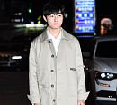 [BZ포토] 윤찬영, 트렌치 코트로 멋냈어요