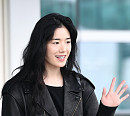 [BZ포토] 정은채, 공항 밝히는 화사한 손짓