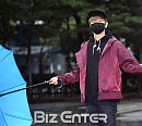 [BZ포토] 정동하, '비가 와도 즐거워요'