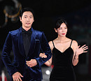 [BZ포토] 이상우-김소연, '레드카펫 다정하게 함께 밟아요'