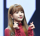 [BZ포토] 아이즈원 조유리, '하트 받아주실거죠?'