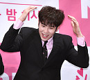 [BZ포토] 표지훈, '옷이 꽉 껴서 큰 하트는 무리'
