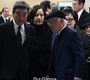 [BZ포토] 고 신성일 빈소 찾은 이덕화-장미희