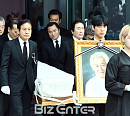 [BZ포토] 고 신성일 발인 엄수 '별들의 고향으로'