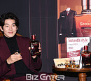 [BZ포토] 윤계상, '위스키 한 잔 하실래요?'