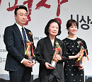 [BZ포토] 이성민-윤정희-한지민, '영평상' 영광의 수상자들