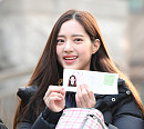 [BZ포토] 페이브걸즈 박해린, 수능시험장 녹이는 미소