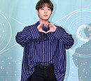 [BZ포토] 워너원 박지훈, '셔츠 한 장만 입었을 뿐인데'