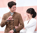 [BZ포토] 박보검-송혜교, 부끄러운 하트 포즈