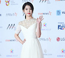 [BZ포토] 아이유, 백조처럼 우아한 드레스핏