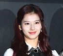 [BZ포토] 트와이스 사나, 추위도 사르르 녹이는 미소