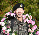 [BZ포토] 황광희, 병장 만기 제대 '꽃길 예정'