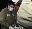[BZ포토] 굳은 표정으로 법정으로 향하는 황민