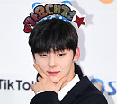[BZ포토] 워너원 황민현, '패션왕 나야나~'