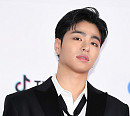 [BZ포토] 아이콘 구준회, '눈빛만으로 스웨그~'