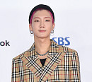 [BZ포토] 위너 이승훈, 모자 사이로 빼꼼 핑크머리