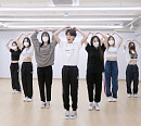 정동원, 신곡 ‘내 마음속 최고’ 안무 영상 공개…포인트 안무 ‘하트♥+엄지 척’