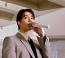 유겸, 'Love The Way' 라이브 클립 영상 공개…박재범·펀치넬로 특급 지원