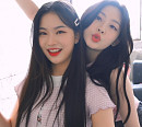 스테이씨 아이사X세은, 커피 만들기 도전…러블리 비주얼+케미 '눈길'