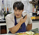 홍성흔, 집 아파트서 화리&화철 위해 짬뽕&탕수육 도전...아내 김정임 외조