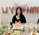 '뮤직뱅크' MC 발탁 '아이즈원' 장원영, 나이 18세 생일 파티 "팬들과 특별한 추억"