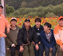 김선호, '1박 2일' 보물찾기 촬영지 경북 청송 백일홍 꽃밭서 열정 폭발