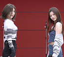 JYP 2022 신인 걸그룹 멤버 설윤ㆍ배이, 연습실 라이브 스트리밍 진행 '폭발적 반응'