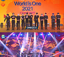 ‘World is One 2021 콘서트’ 오메가엑스, 美친 퍼포먼스+강렬 카리스마 '시선 압도'