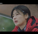[종합] 드라마 '지리산' 감자폭탄 범인 윤지온 공범은 성동일?…6회 예고 크리스마스에 전지현을 찾아온 누군가