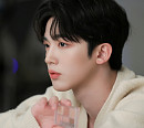 위아이 김요한, 시선 사로잡는 독보적 비주얼