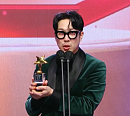 하하, '2021 MBC 연예대상' 2관왕 등극 "내년엔 아내 별과 함께"