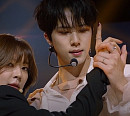 '더블 트러블' 위아이 김동한, AOA 출신 초아와 특급 무대 '만능캐' 입증