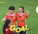 [종합] '골때녀' 정혜인, 해트트릭 달성…송소희ㆍ황소윤 'FC 원더우먼' 꺾고 창단 첫 승
