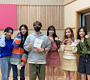 woo!ah!(우아!), '키스 더 라디오' 출격…5인 5색 매력 자랑