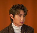 손태진, 화보 비하인드 컷 속 다채로운 매력
