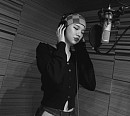로지(Rozy), 데뷔 전 녹음 현장 SNS 업로드 '新 트렌드 정조준'
