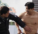'뭉쳐야 찬다 2' 이장군, 식스팩 복근의 충격적 실체 공개