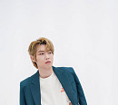 손태진, 부드러움+훈훈 매력 가득 화보 비하인드 컷 공개