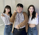 방시혁, 인스타에 여자 그룹 멤버 예정 사쿠라ㆍ김채원 사진 공개 "웰컴"