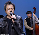 배우 백현진, 가수 열정 뿜뿜 '일용하는 예술가, 백현진' 라이브 무대