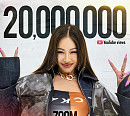 제시, 식지 않는 'ZOOM' 화제성…M/V 2000만 뷰 돌파→틱톡 팔로워 상승세 1위
