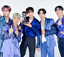 아스트로 멤버 진진ㆍ차은우ㆍ문빈ㆍ윤산하, 판타지오와 재계약 "인연 이어간다"