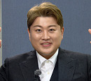 '파파로티' 김호중, 소집해제(제대) 후 철원 콘서트서 '연중 라이브' 인터뷰
