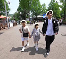 영탁, 홍잠언ㆍ황민호와 놀이동산 방문…트로트 무대에 관심 집중